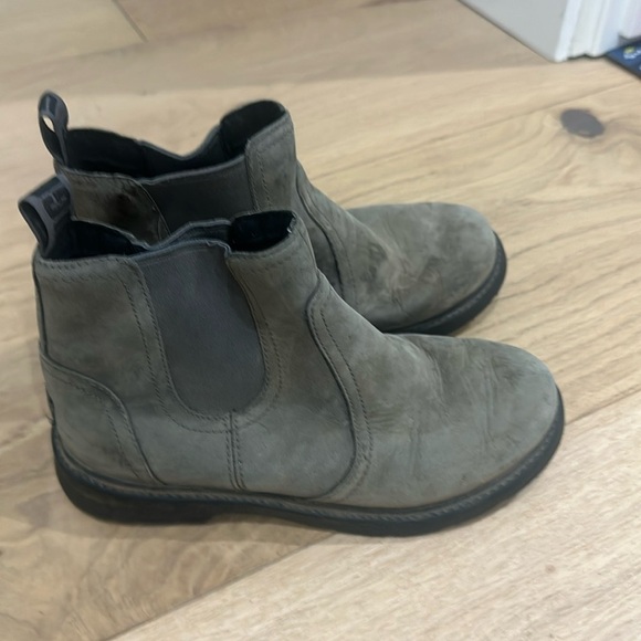 Ugg Bolden Weather Boot kids gray 3 - Picture 1 of 5